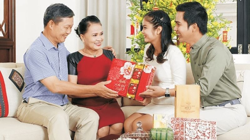 con rể biếu tết bố mẹ vợ