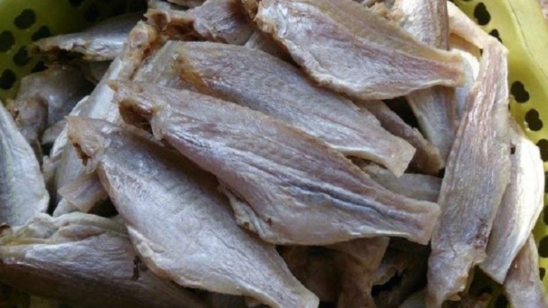 Cá khô được nhiều gia đình chọn vào giỏ đồ khô biếu Tết