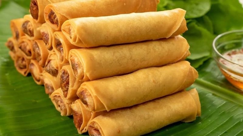 Chả giò hay nem rán là món ăn xuất hiện trong mâm cơm Tết