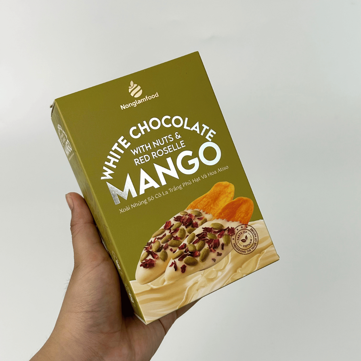 Hộp Xoài Nhúng Sô Cô La Trắng Phủ Hạt & Hoa Atisô Đỏ