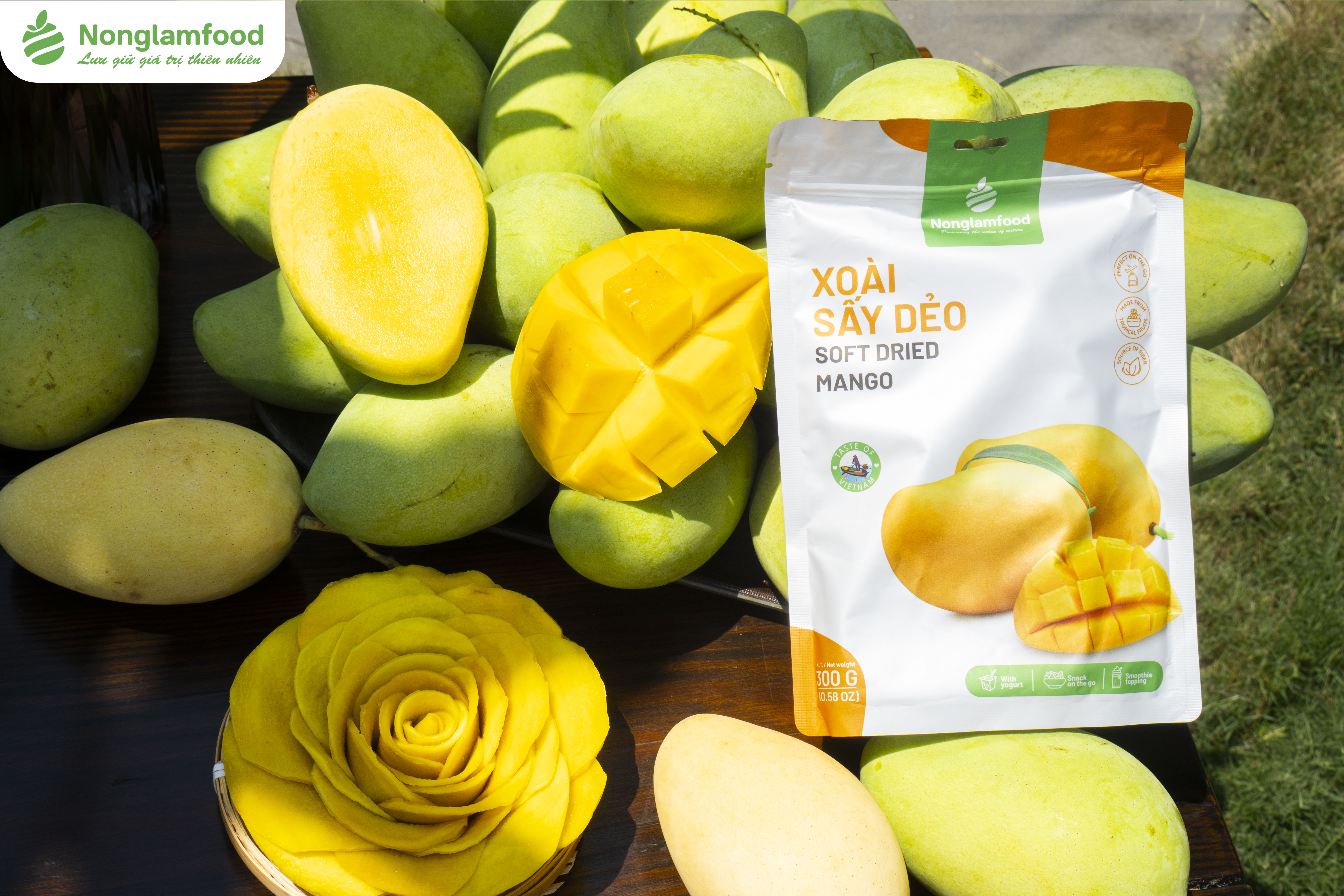 Xoài Sấy Dẻo Nonglamfood cùng xoài tươi
