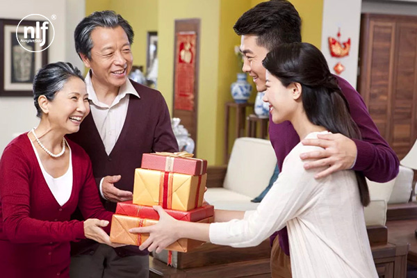 Experience choosing Tet gifts for each relationship