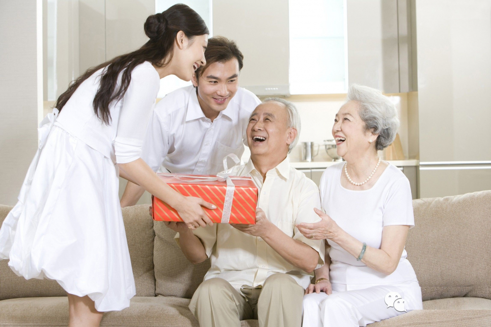 Share 4 secrets of choosing Tet gifts for husband's house