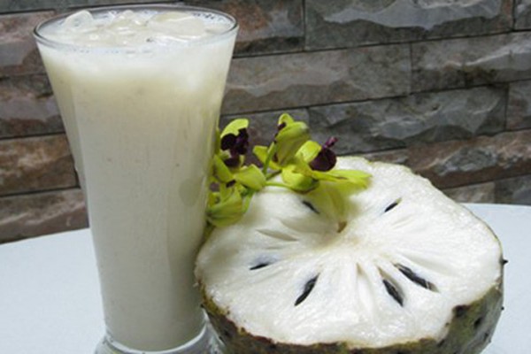 How to make custard smoothie for cool summer days