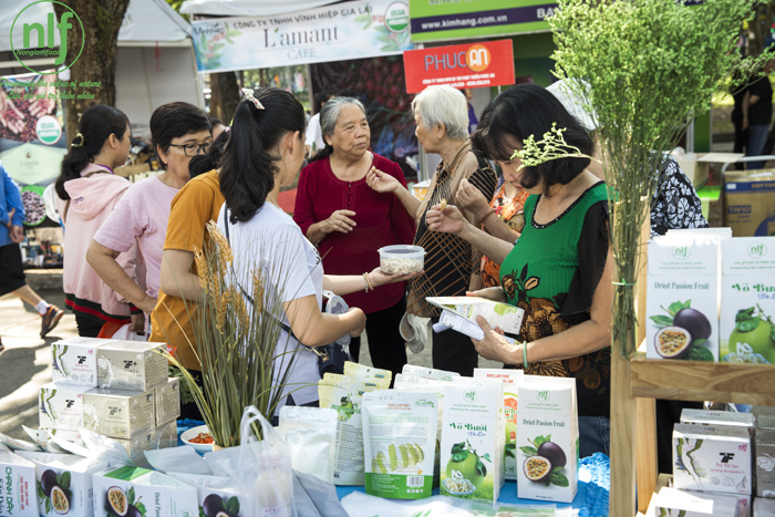 bán xoài sấy dẻo